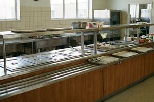 От компота до котлеты: какой должна быть линия раздачи в школьной столовой