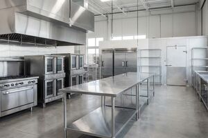 От фабрики-кухни до фуршета: какое оборудование нужно для успешного кейтеринга