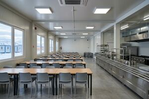 Оснащение столовой в вахтовом поселке: надежность и простота в приоритете